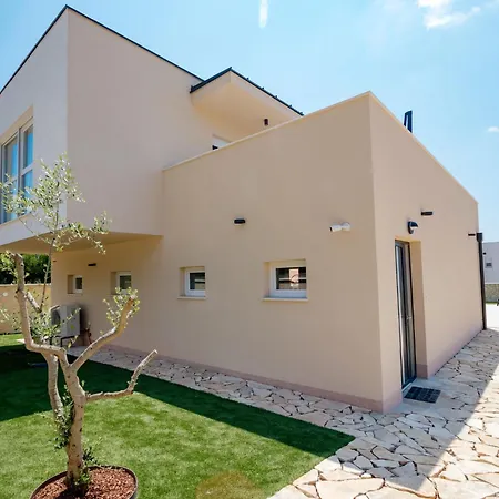 Villa Paula By Interhome Pula